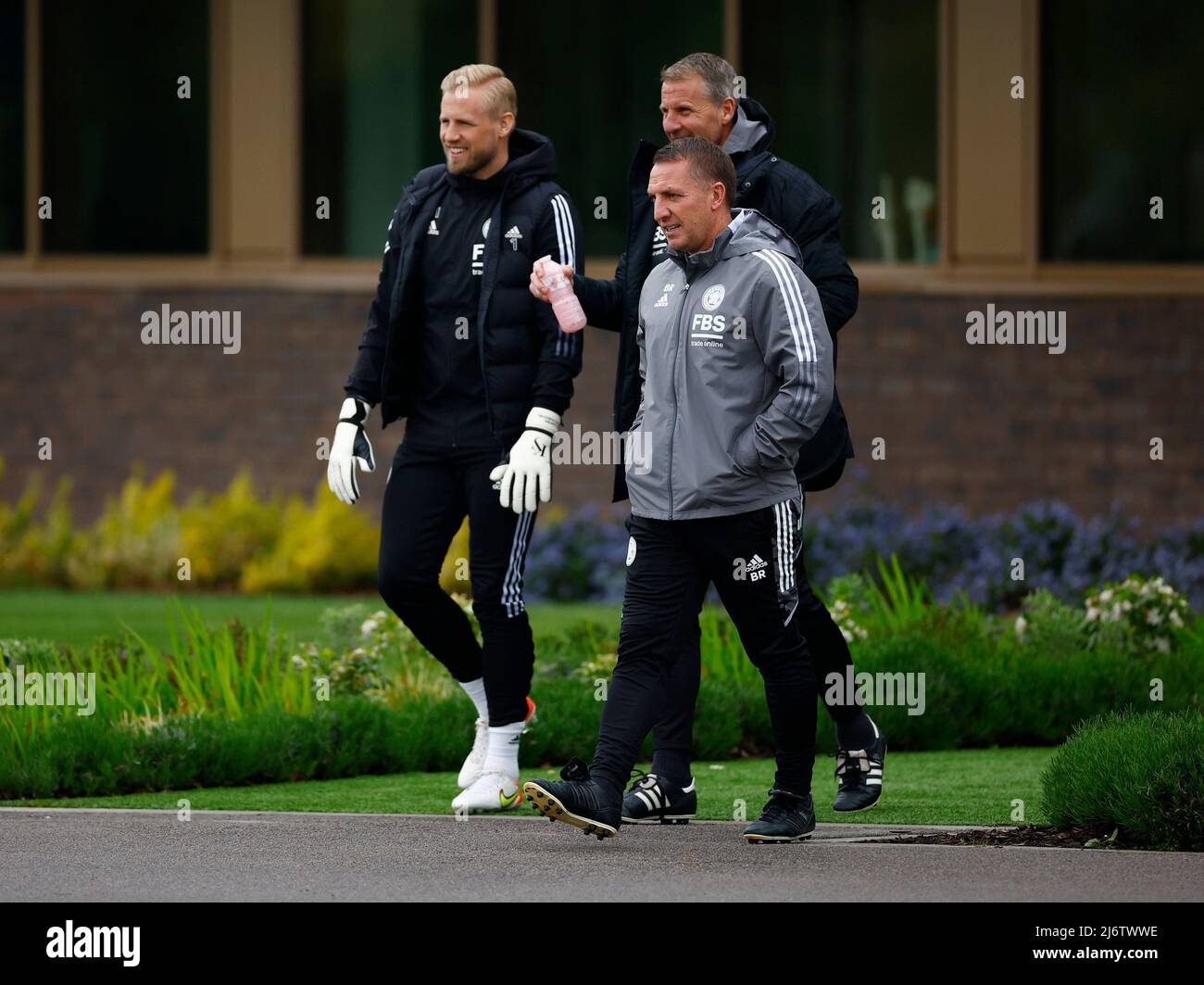 Calcio - Europa Conference League - Leicester City Training - Leicester  City Training Ground, Seagrave, Gran Bretagna - 4 maggio 2022 Leicester  City manager Brendan Rodgers e Kasper Schmeichel durante la formazione