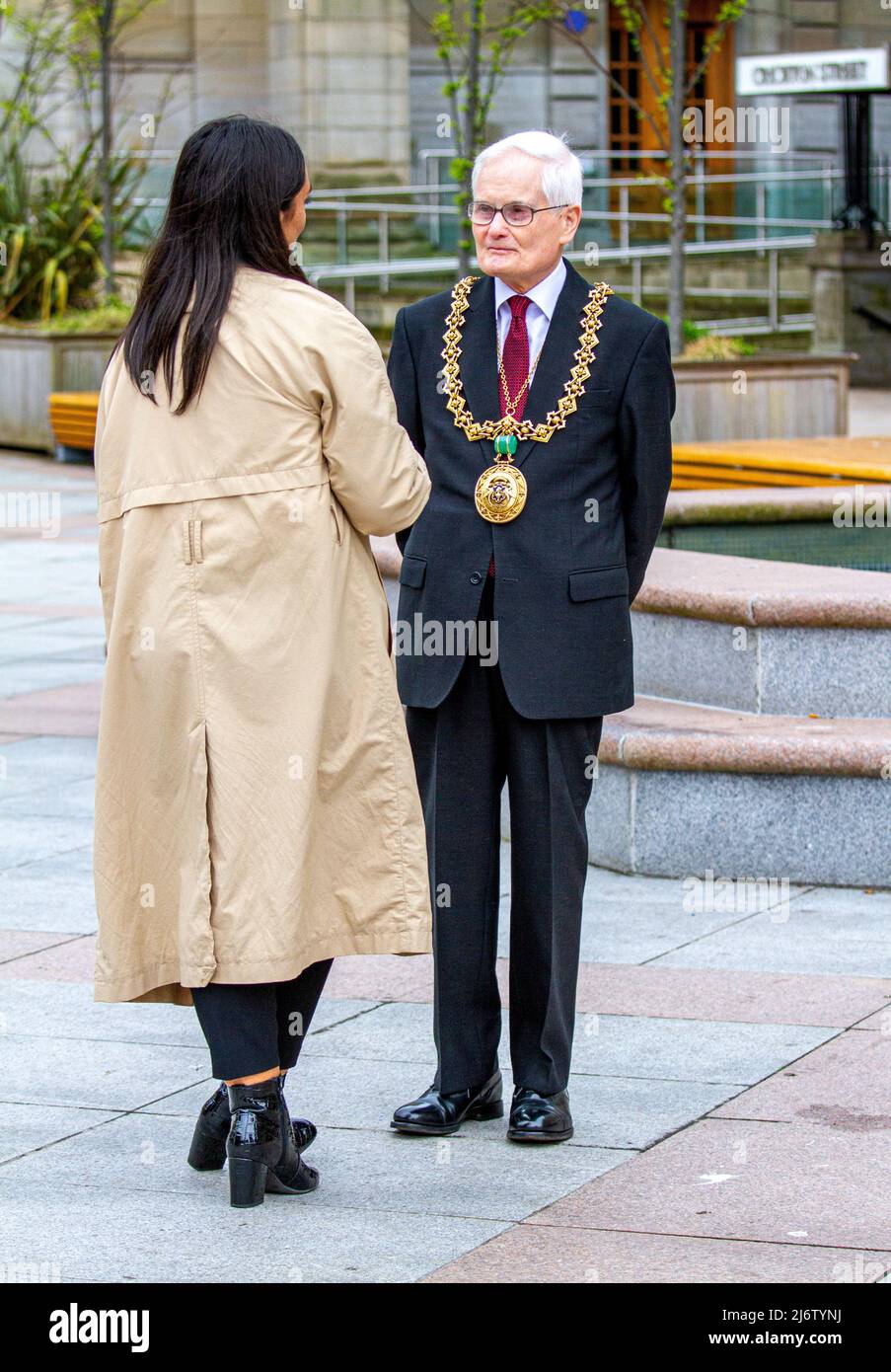 Dundee, Tayside, Scozia, Regno Unito. 4th maggio 2022. UK News: Ian Borthwick il giusto onorevole Lord Lieutenant e Lord Provost di Dundee hanno annunciato oggi il suo pensionamento mentre è stato intervistato dalle notizie della BBC Scozia. Ian Borthwick era il consigliere più anziano della Scozia. Fu eletto per la prima volta al consiglio comunale di Dundee nel 1963, al consiglio regionale di Tayside nel 1975, poi al consiglio comunale di Dundee nel 1996, infine a Lord Provost di Dundee nel 2017. Il Signore Provost è anche il Lord-tenente di Dundee che lo rende il rappresentante ufficiale della Regina nella città. Credit: Dundee Photographics/Alamy Live News Foto Stock