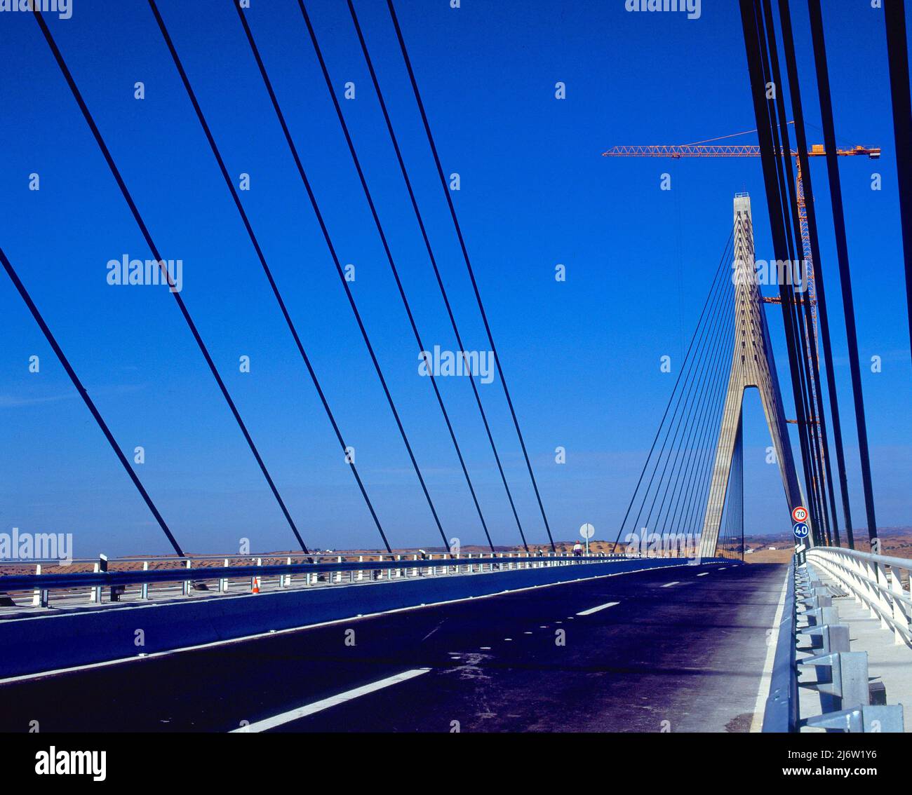 PUENTE INTERNACIONAL DEL GUADIANA CONSTRUIDO EN 1991 SOBRE EL RIO GUADIANA. AUTORE: CANCIO MARTINS JOSE LUIS. Ubicazione: ESTERNO. Ayamonte. Huelva. SPAGNA. Foto Stock