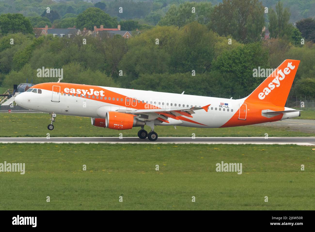 Primo arrivo all'aeroporto di Londra Southend, Essex, Regno Unito, dopo sei mesi di assenza di voli a causa del COVID 19. Servizio easyJet dalla Spagna in discesa Foto Stock