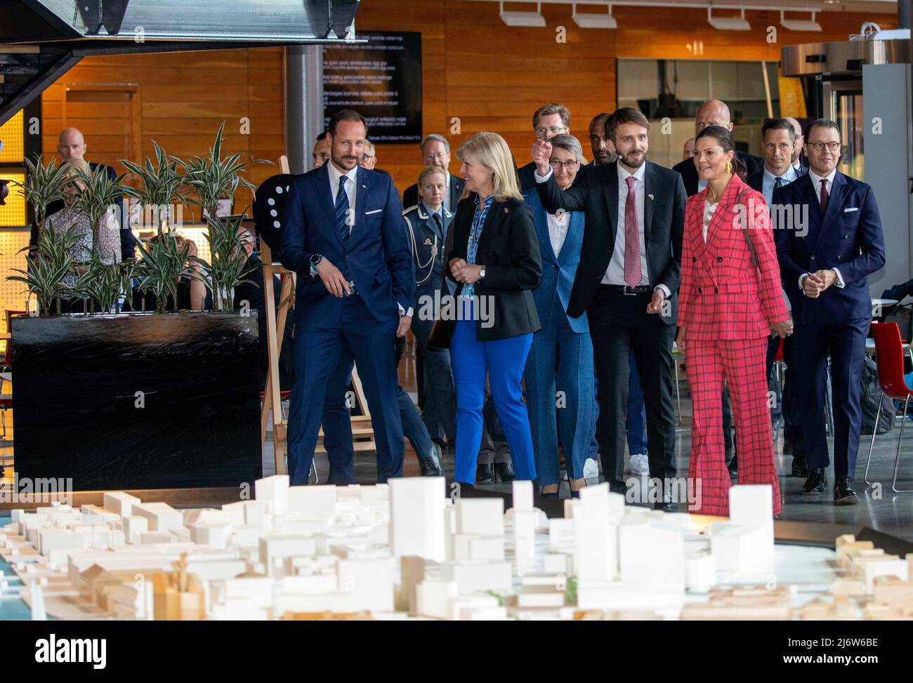 Crown Princess Victoria and Prince Daniel of Sweden and Crown Prince Haakon of Norway al Lindholmen Science Park di Gothenburg, il 04 maggio 2022, per partecipare all'apertura del seminario d'affari, l'ultimo di una visita ufficiale in Svezia di 3 giorni dalla Norvegia Foto: Albert Nieboer / uscita Paesi Bassi / uscita Point de Vue Foto Stock