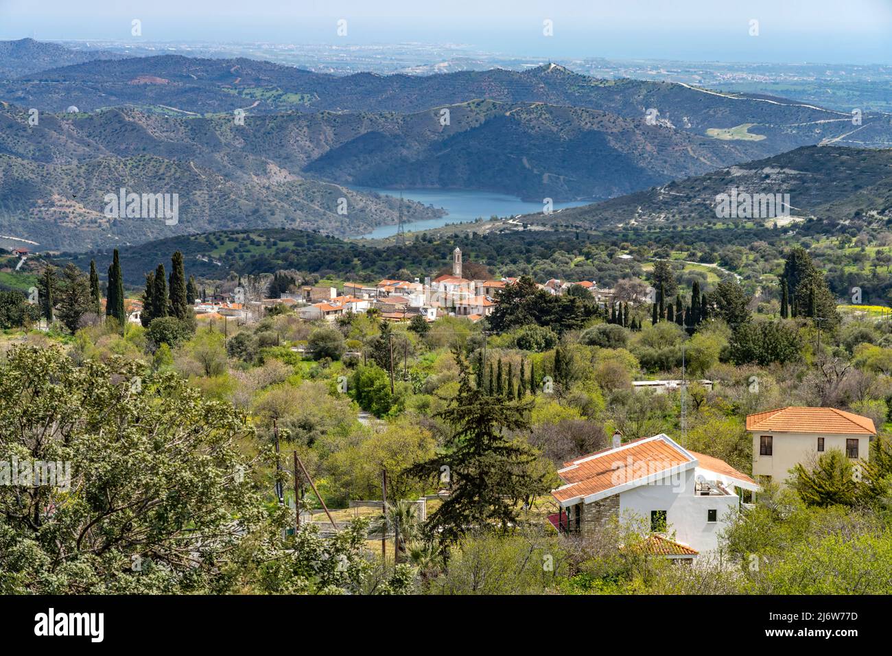 Blick auf die Landschaft bei Kato Lefkara und den Stausee Dipotamos Fragma, Zypern, Europa | Paesaggio intorno a Kato Lefkara e al Dipotamos Fragma Foto Stock