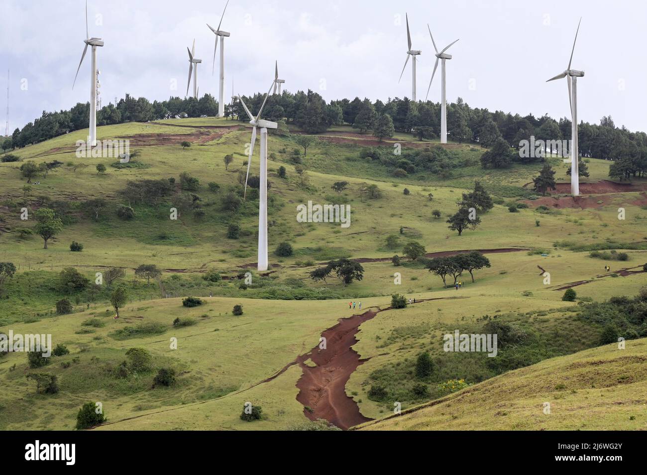 KENYA, Nairobi, Ngong Hills, centrale eolica da 25,5 MW con turbine eoliche Gamesa, di proprietà e gestione di KENGEN Kenya Electricity Generating Company, Gamesa ist parte della società Siemens Gamesa Renewable Energy / KENIA, Ngong Hills Windpark, Betreiber KenGen Kenya Electricity Generating Company mit Gamesa Windkraftanlagen Foto Stock