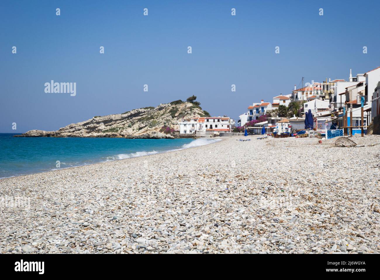 Spiaggia di Kokkari sull'isola di Samos Foto Stock