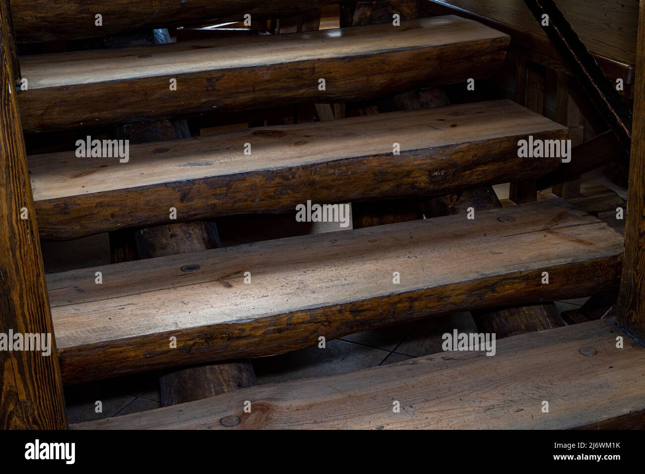 Scale in legno in legno massello Foto Stock