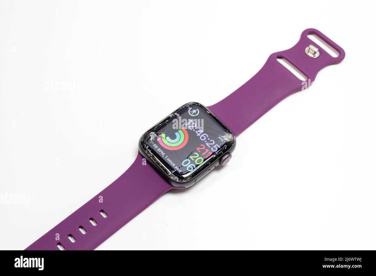 Newburn UK: 1st Maggio 2022: Un Apple Watch rotto serie 4 con uno schermo  rotto vetro rotto Foto stock - Alamy