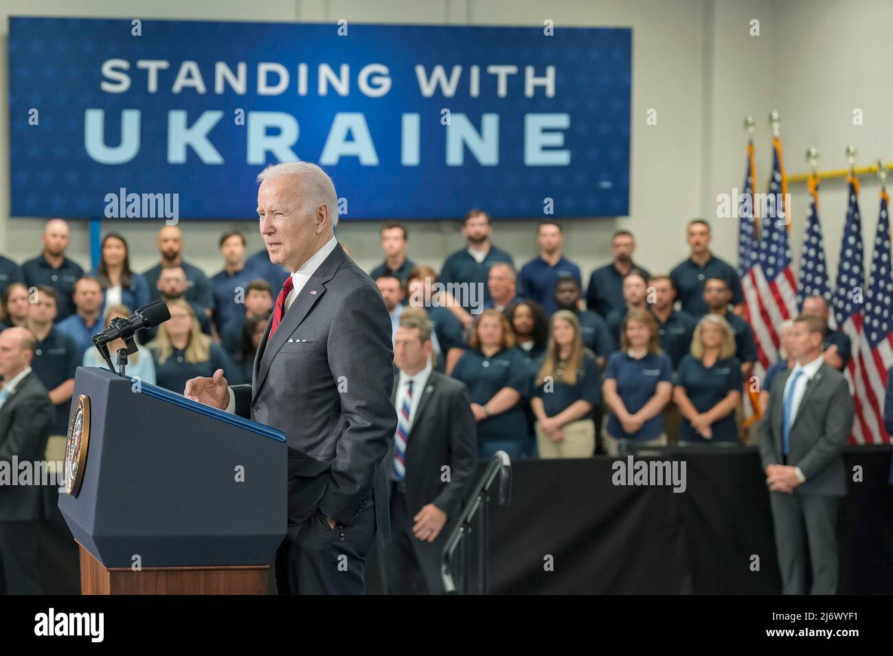 Troy, Stati Uniti d'America. 03 maggio 2022. Il presidente degli Stati Uniti Joe Biden consegna un discorso durante una visita al Lockheed Martin Plant building Javelin anti-Tank missili presso il Lockheed Martin Pike County Operations Facility, 3 maggio 2022, a Troy, Alabama. Credit: Adam Schultz/White House Photo/Alamy Live News Foto Stock