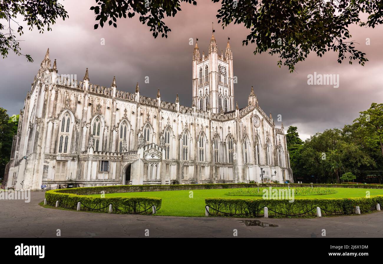 Vista panoramica della cattedrale di San Paolo, una cattedrale CNI di sfondo anglicano a Kolkata, Foto Stock