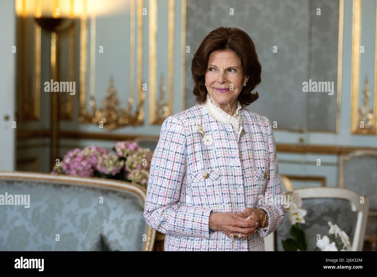 La regina Silvia durante la distribuzione di borse di studio dal Queen Silvia's Anniversary Fund per la ricerca sui bambini e le disabilità al Palazzo reale di Stockhom, Svezia, 4 maggio 2022. Foto: Jessica Gow / TT kod 10070 Foto Stock