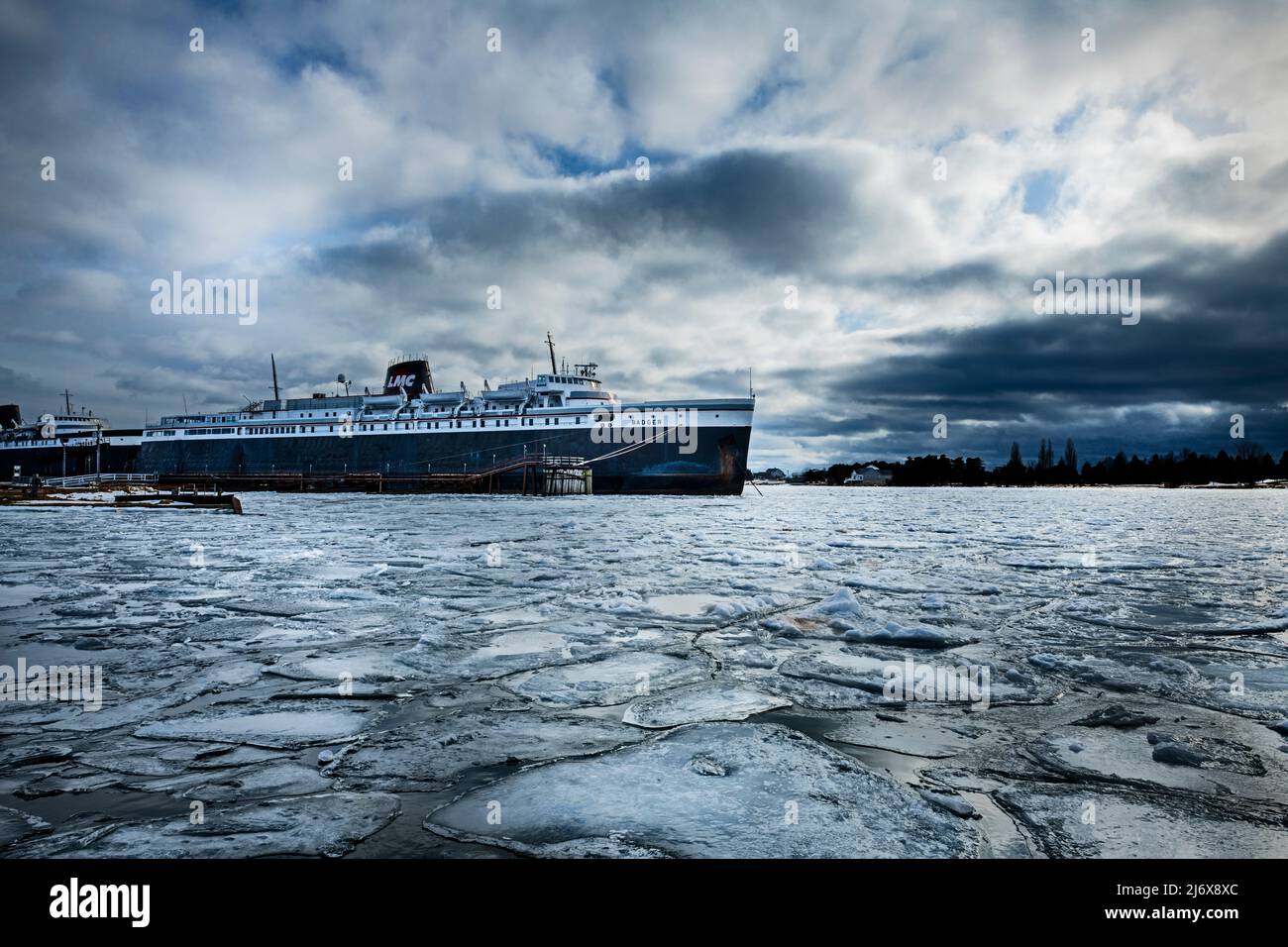 Lago Michigan Carferry, SS Badger al suo molo invernale a Ludington, Michigan, USA la S.S. Badger è l'ultima nave a vapore a carbone in cui si trova Foto Stock