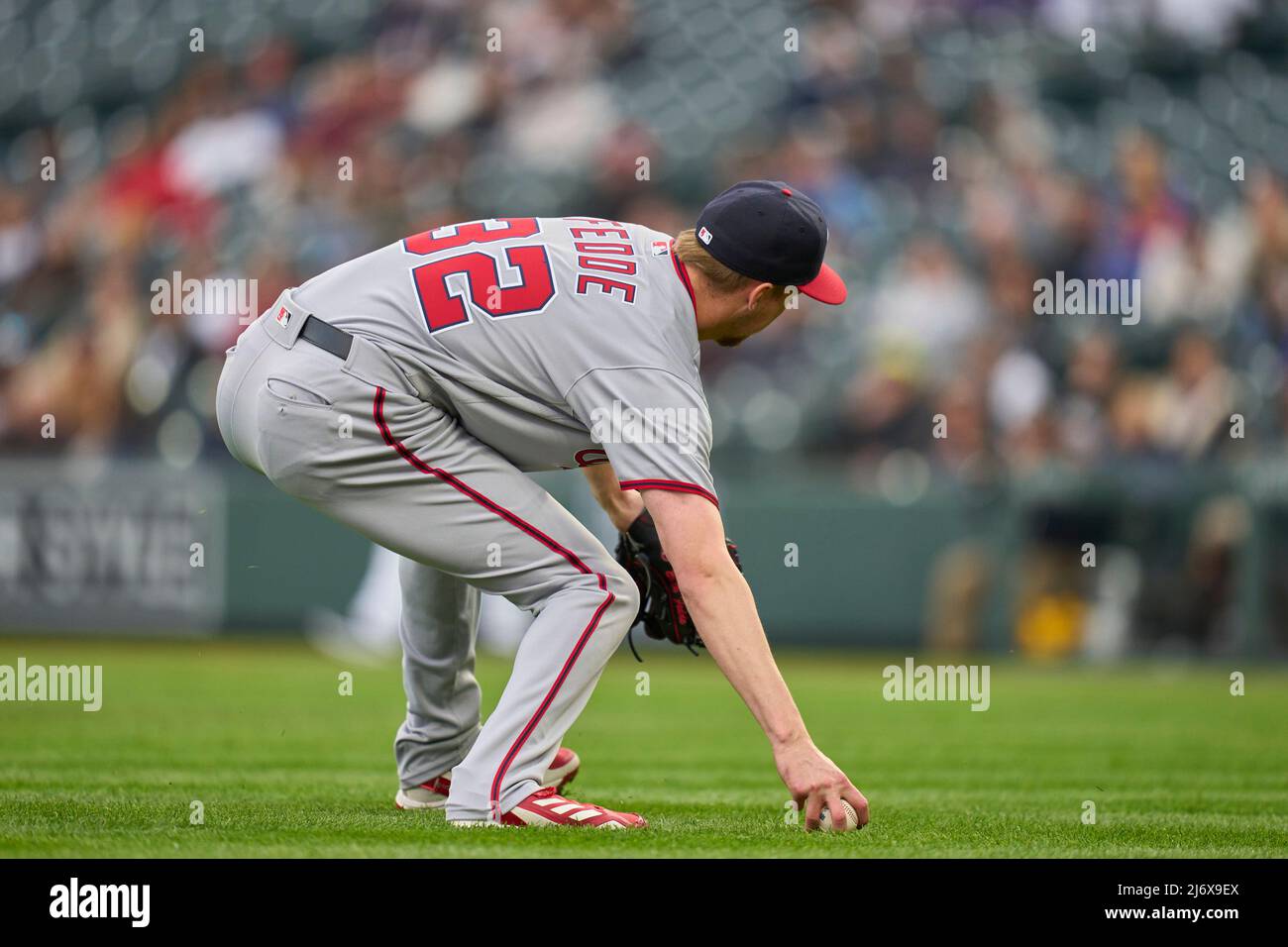 Maggio 3 2022: Washington Erick Fedde (32) fa un gioco durante la partita con Washington Nationals e Colorado Rockies tenuto al Coors Field a Denver Co. David Seelig/Cal Sport Medi Foto Stock