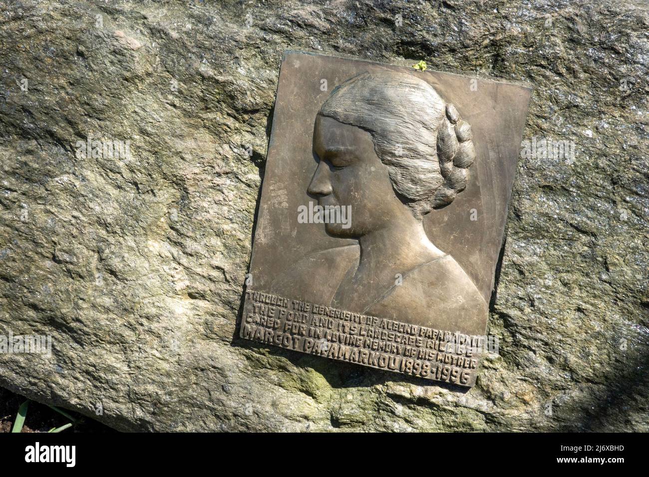 Margot Papamarkou Memorial Plaque in Central Park, New York City, USA 2022 Foto Stock