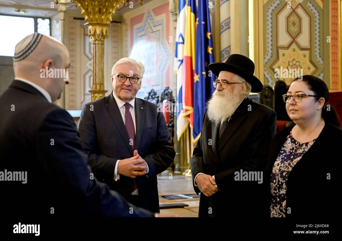 25 dicembre 2021, Romania, Bucarest: Il presidente tedesco Frank-Walter Steinmeier incontra i membri della comunità ebraica. Uno degli argomenti del viaggio è l'impatto della guerra russa di aggressione in Ucraina sui paesi europei vicini. Foto: Britta Pedersen/dpa Foto Stock