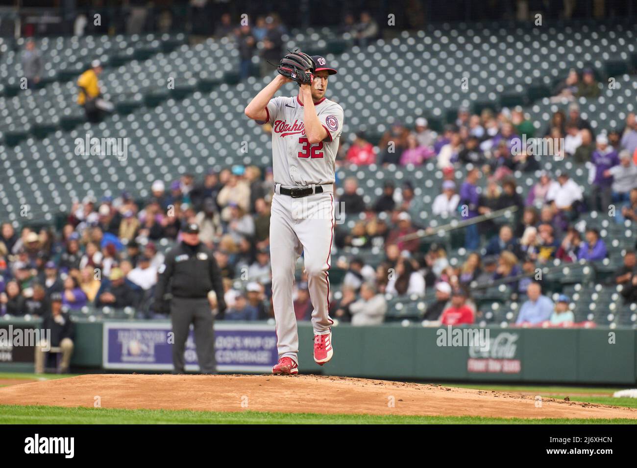 3 2022 maggio: Washington Erick Fedde (32) lancia un campo durante la partita con Washington Nationals e Colorado Rockies tenuto al Coors Field di Denver Co. David Seelig/Cal Sport Medi Foto Stock