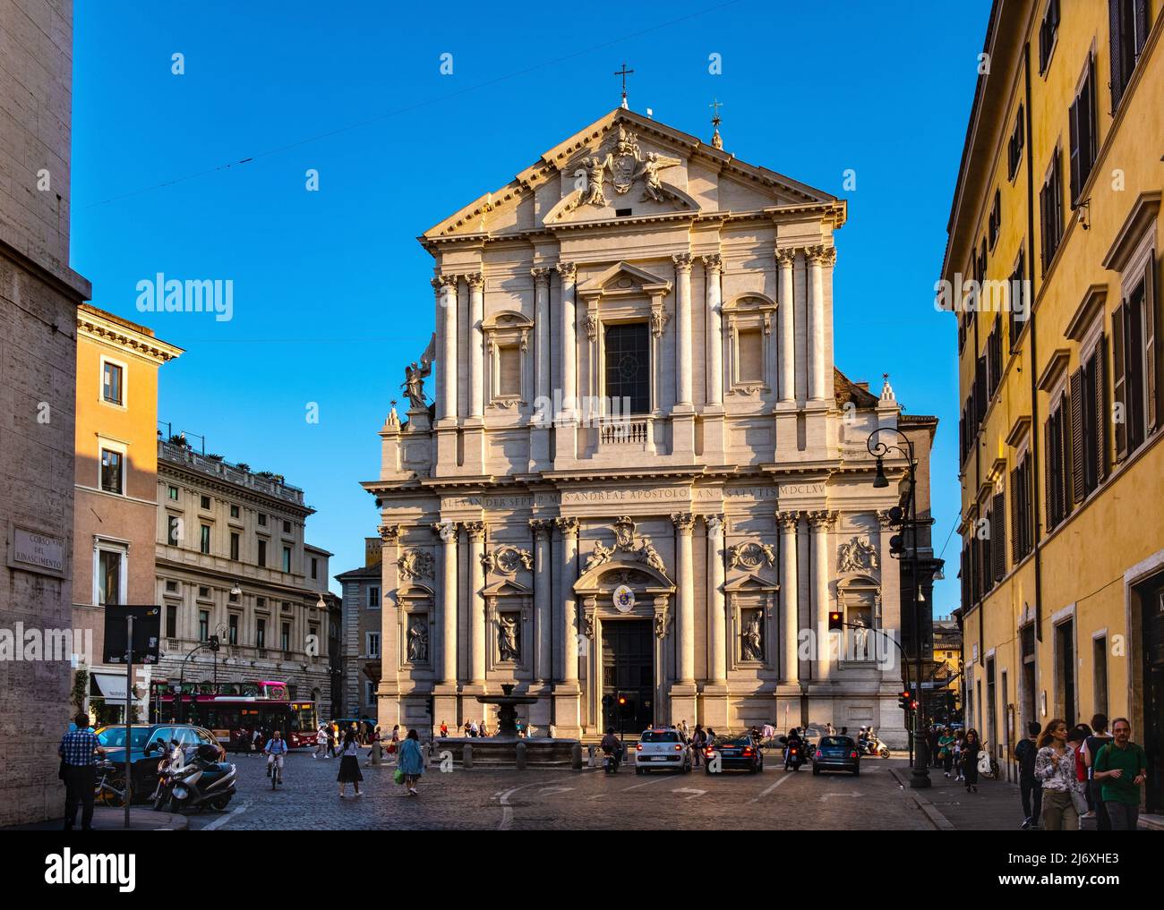 Roma, Italia - 25 maggio 2018: Sant'Andrea della Valle basilica dei teatri ordinare in corso Vittorio Emanuele nel centro storico di Roma Foto Stock