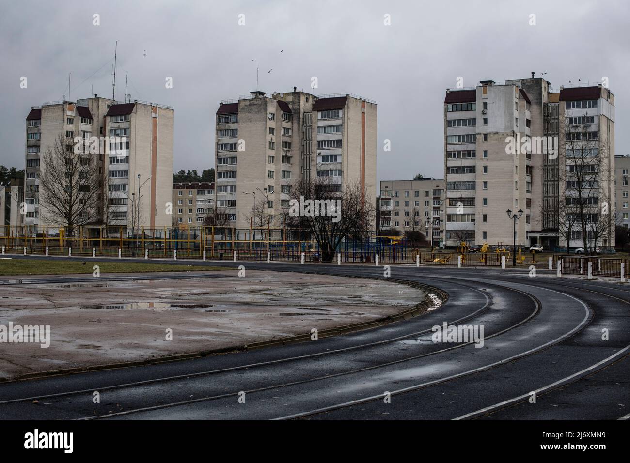 Vista della città di Slavutych, Ucraina. Slavutych è una città dell'Ucraina settentrionale, costruita appositamente per il personale evacuato della centrale nucleare di Cernobyl dopo il disastro del 1986. Foto Stock