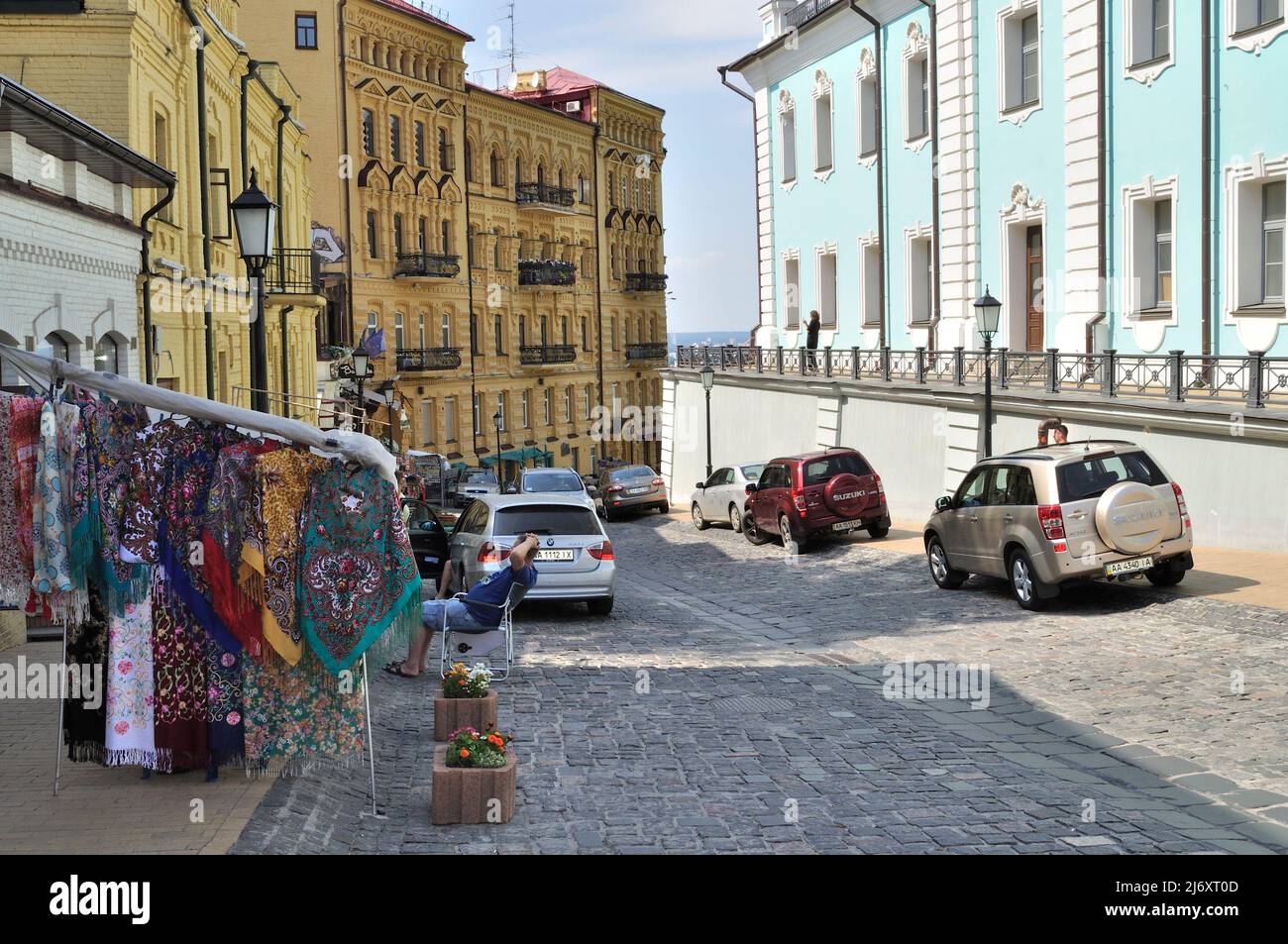 Andriyivskyi Descent - una strada storica che collega il quartiere della Città alta di Kiev e il quartiere storico commerciale di Podil. Foto Stock