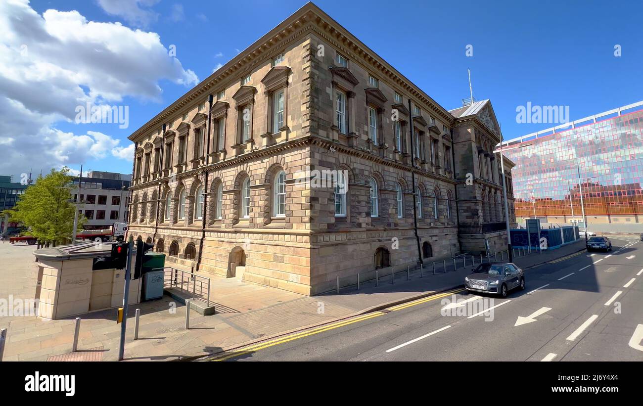 Custom House Belfast al River Lagan - BELFAST, Regno Unito - 25 APRILE 2022 Foto Stock
