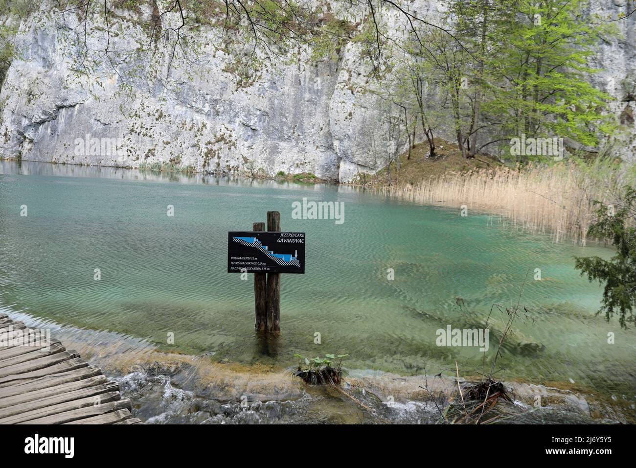 Lago Gavanovac al Parco Nazionale dei Laghi di Plitvice in Croazia Foto Stock