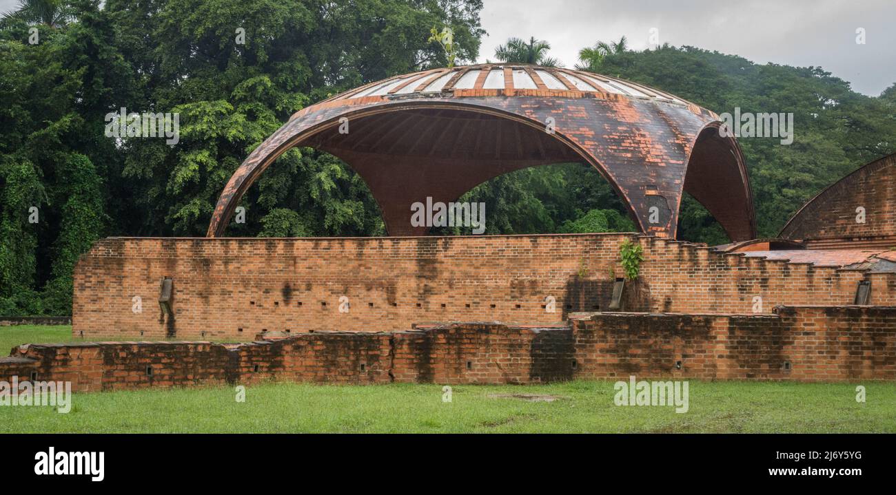 L'Avana, Cuba - la Scuola Nazionale d'Arte di Cuba fu abbandonata nel 1965. Questa era la Scuola di Balletto. Foto Stock