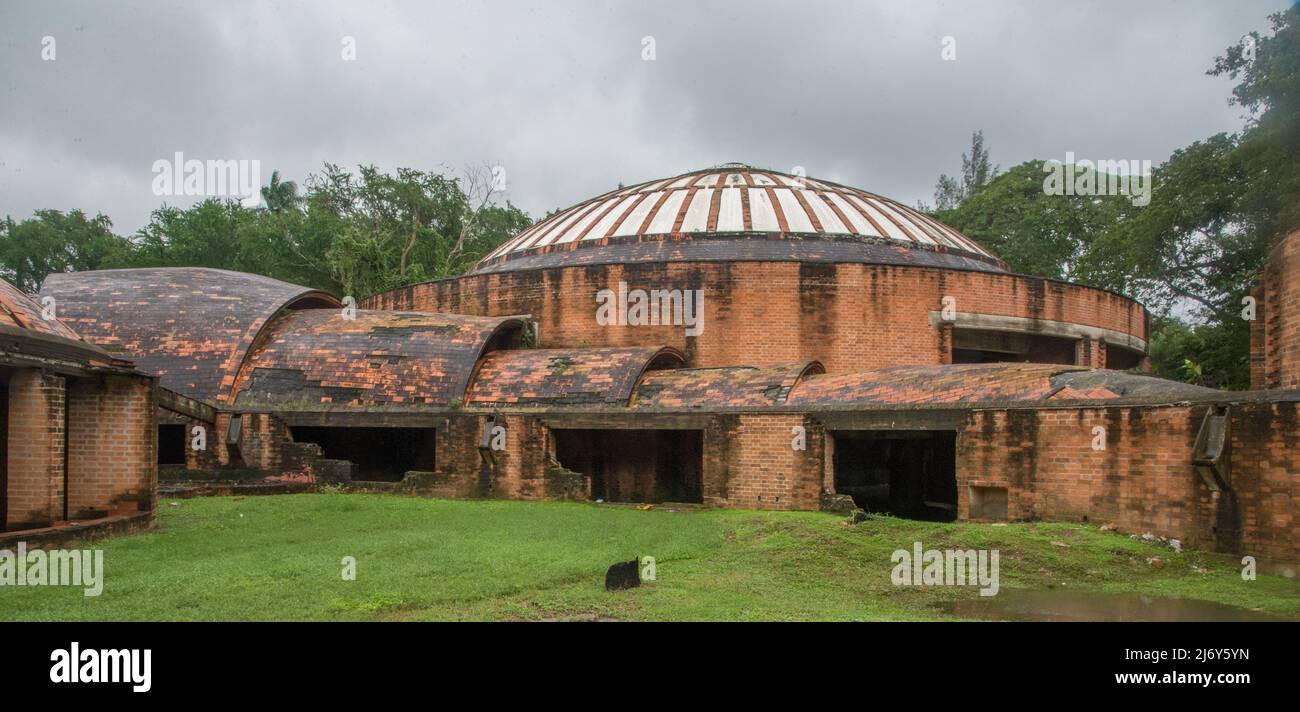 L'Avana, Cuba - la Scuola Nazionale d'Arte di Cuba fu abbandonata nel 1965. Questa era la Scuola di Balletto. Foto Stock