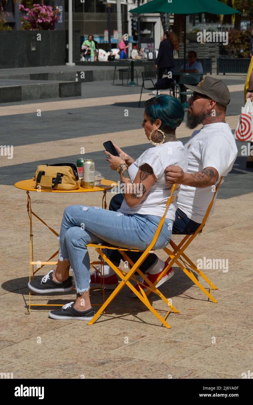 Una coppia afro-ameriana si esibito in un concerto di musica gratuita a Union Square, San Francisco, California. Foto Stock