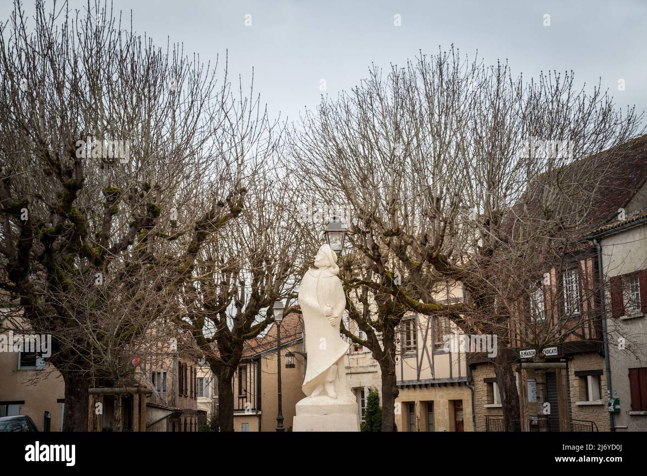 Foto della statua di Cyrano de Bergerac in Place de la Mirpe, a bergerac. Progettato da Jean Varoqueaux nel 1977, è dedicato a Edmond Rostand thea Foto Stock