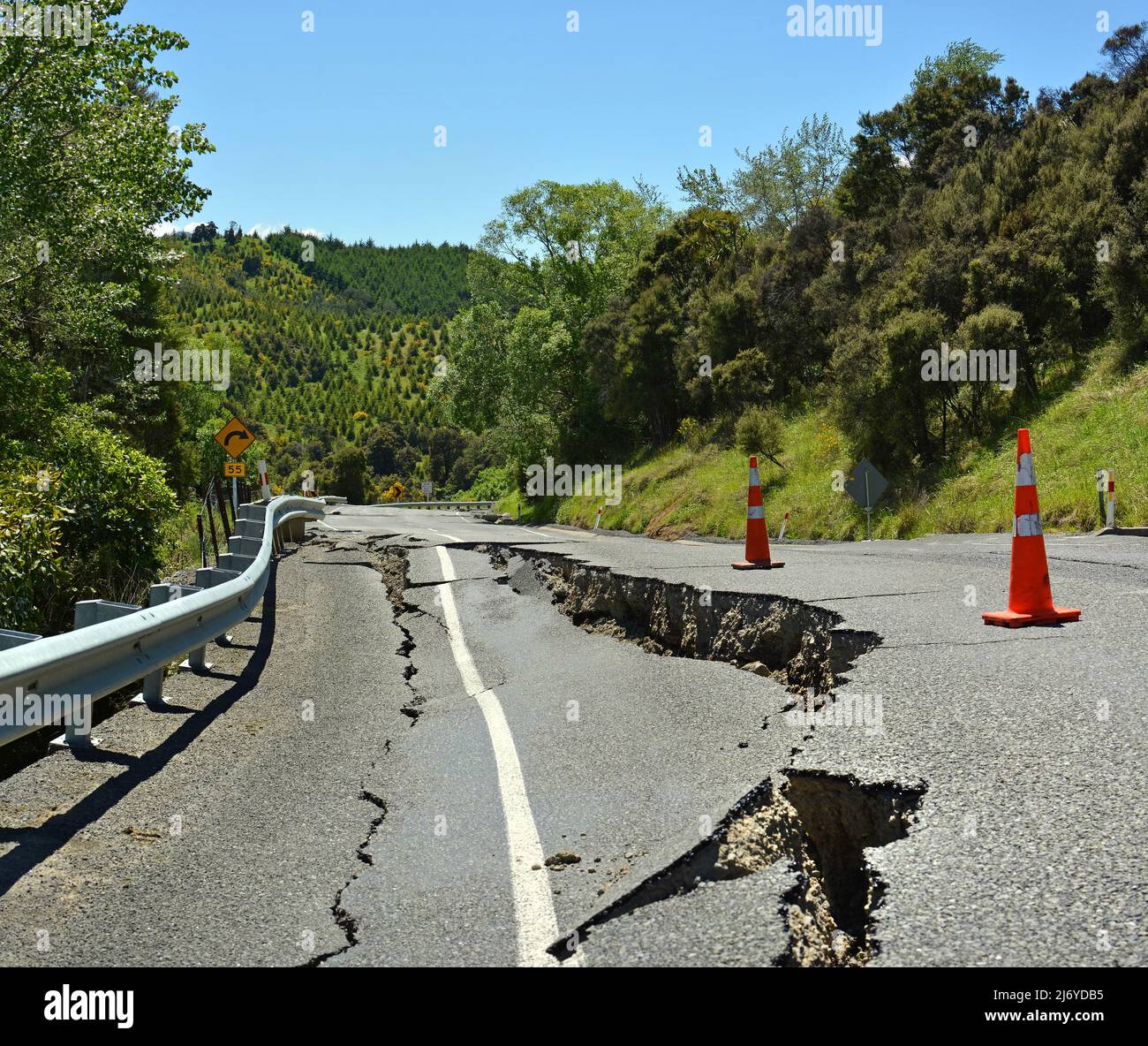 Terremoto - spaccature massicce dell'autostrada, Kaikoura, Nuova Zelanda. Foto Stock