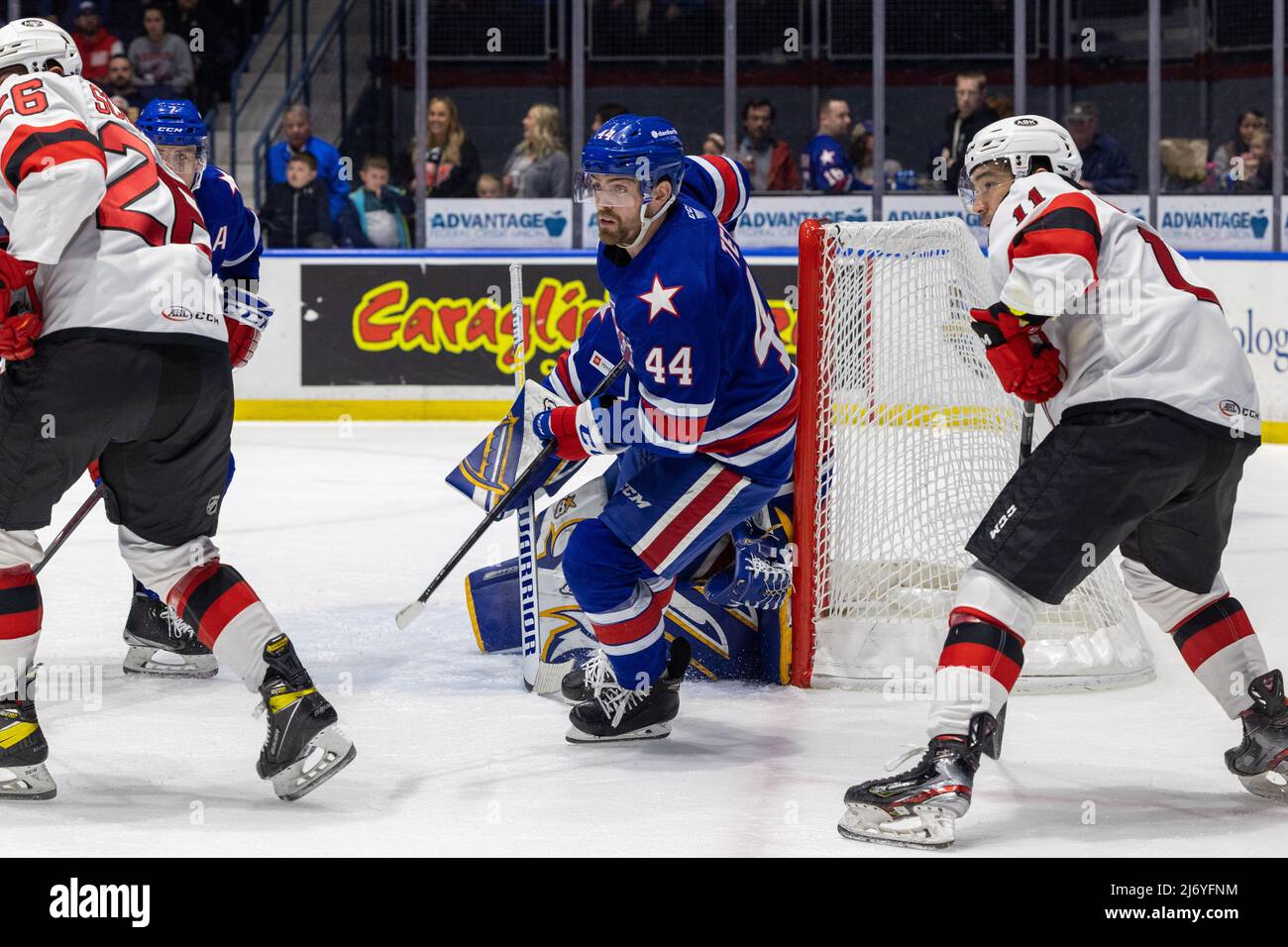 29 aprile 2022: Rochester Americani Josh Teves (44) pattina nel primo periodo contro le comete Utica. I Rochester Americani hanno ospitato le comete Utica in una partita della American Hockey League alla Blue Cross Arena di Rochester, New York. (Jonathan Tenca/CSM) Foto Stock