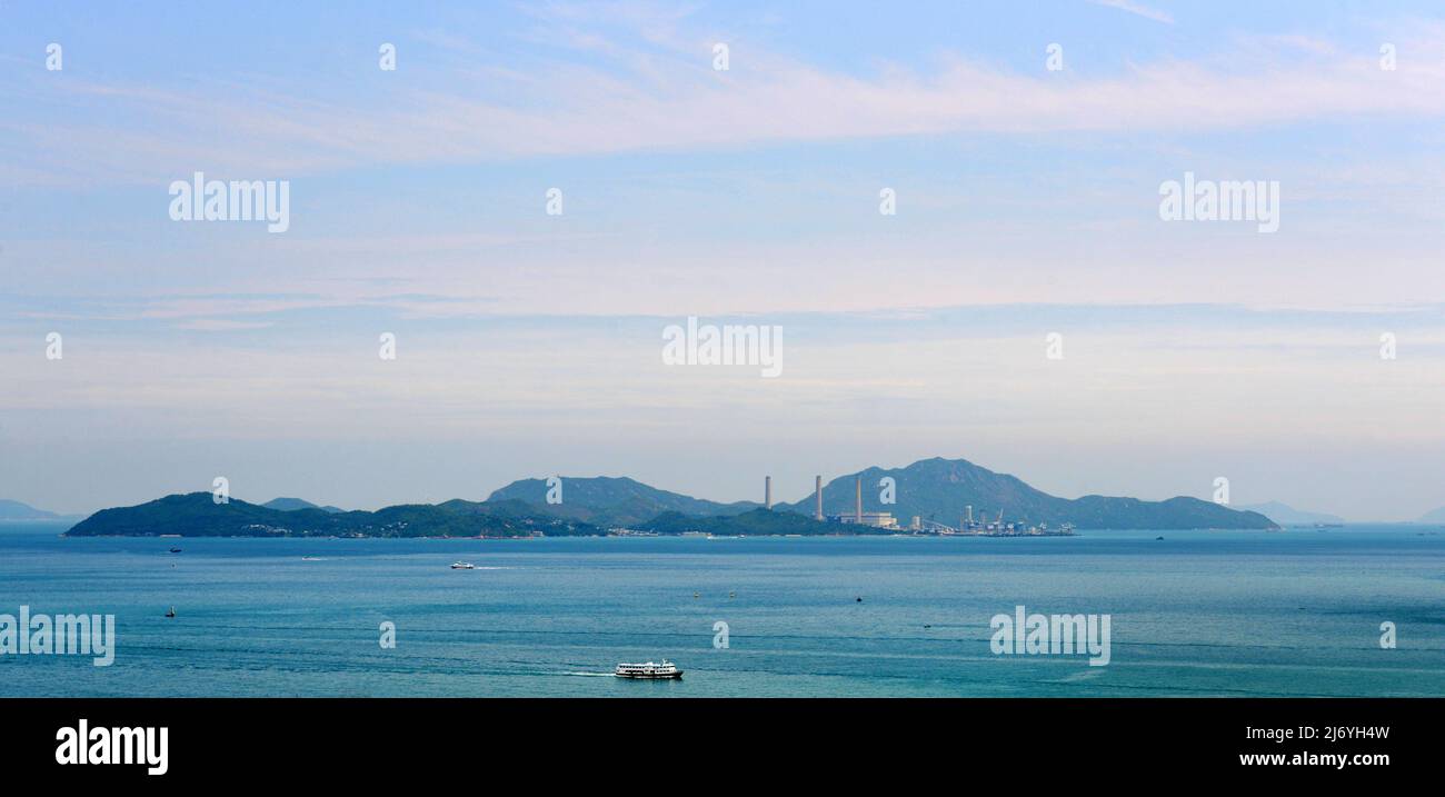 Una veduta dell'Isola di Lamma vista dalla collina dei Finger, Peng Chau, Hong Kong. Foto Stock