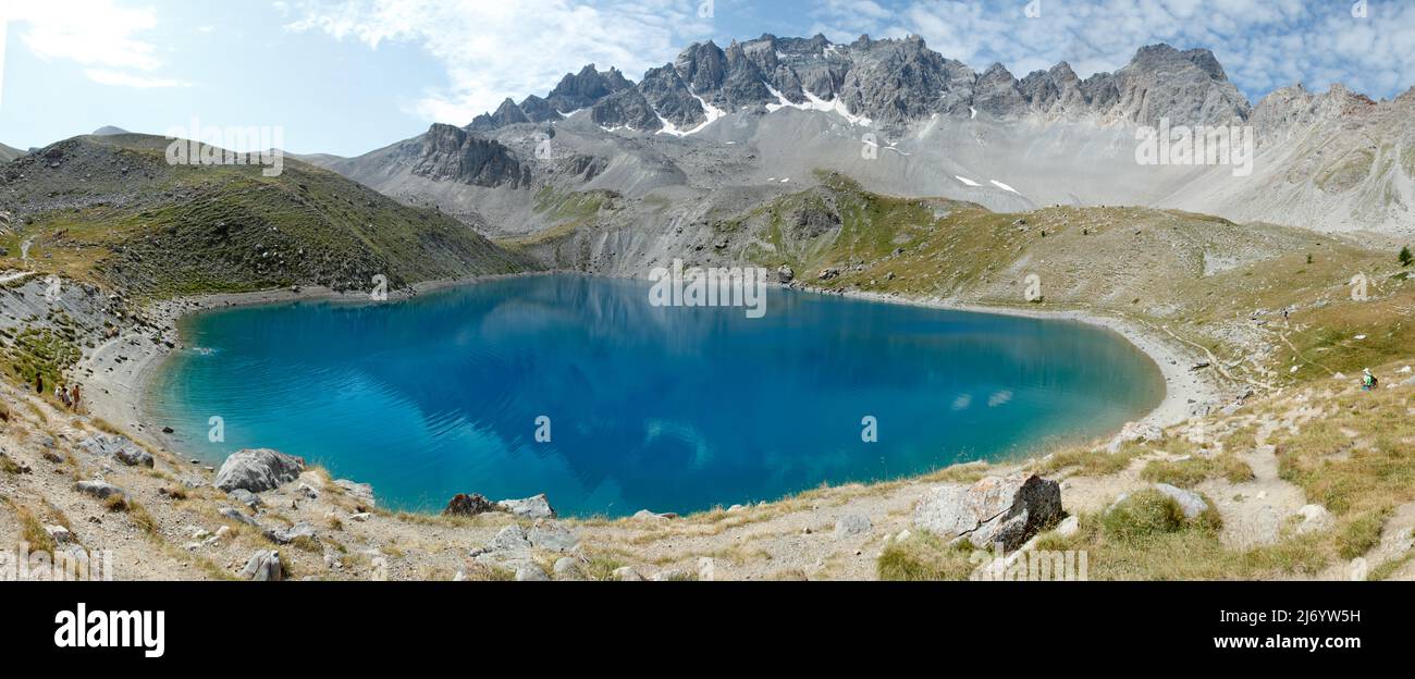 Lago Sainte Anne situato sopra il villaggio di Ceillac, Queyras Parco Naturale Regionale, Alpi del Sud, Francia Foto Stock
