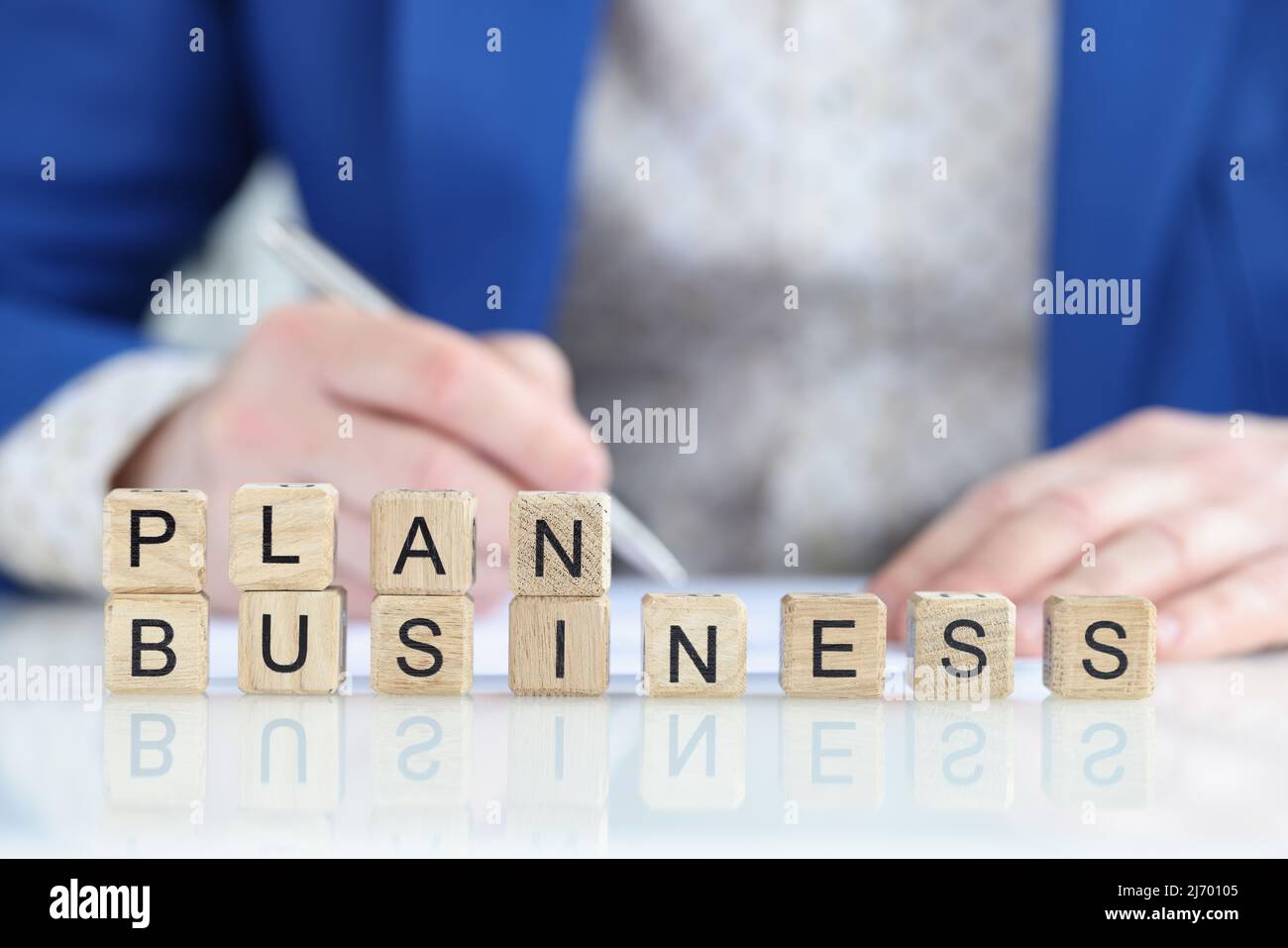 Manager sta progettando il business plan per lo sviluppo dell'azienda Foto Stock