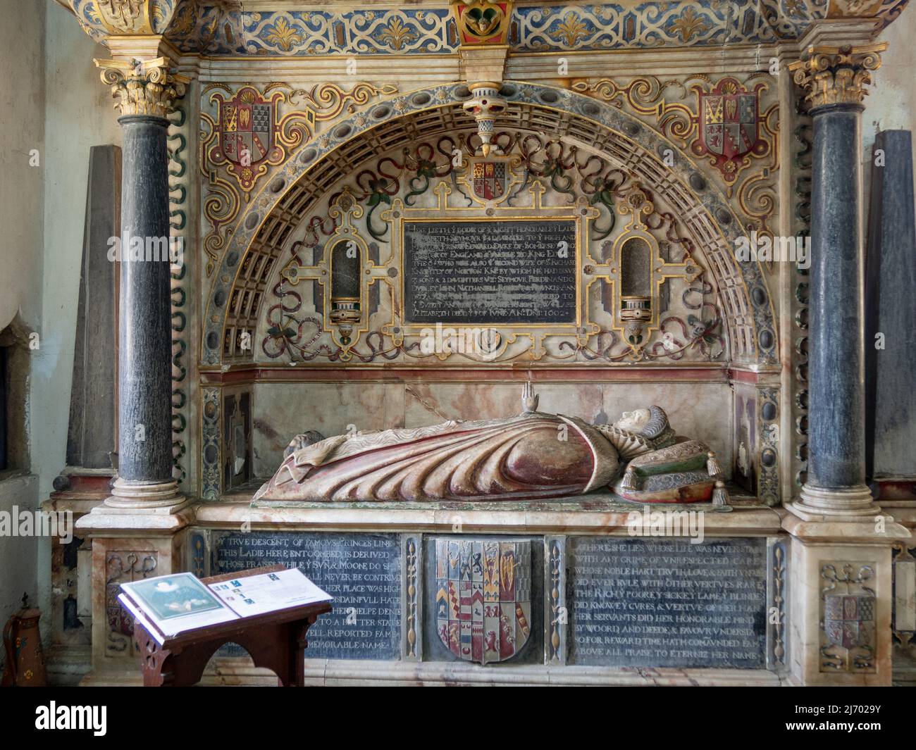 Grande monumento in piedi in alabastro a Lady Elizabeth Knightley, 1602, All Saints Church, Norton, Northamptonshire, REGNO UNITO Foto Stock