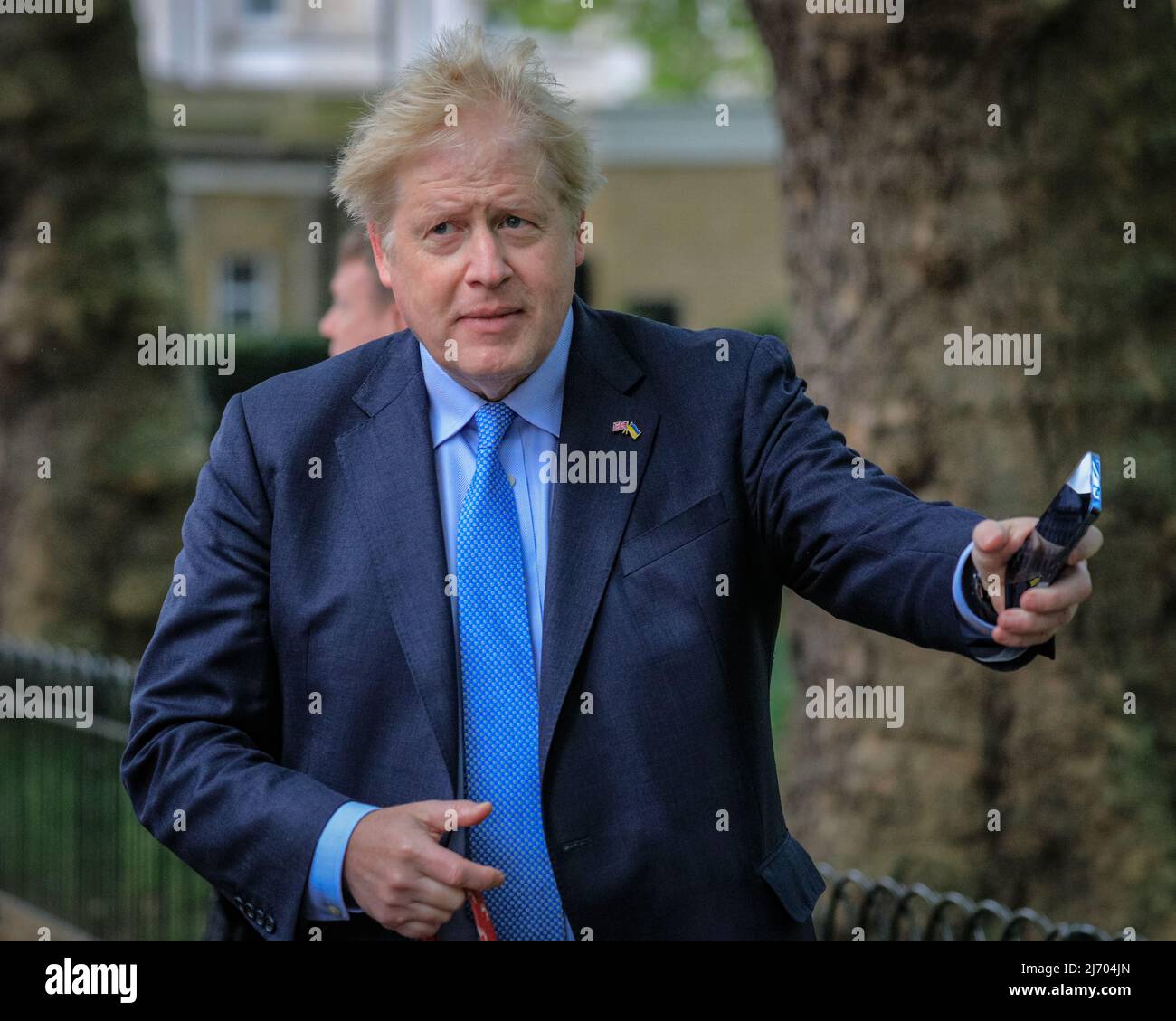 Londra, Regno Unito, 5th maggio 2022. Boris Johnson, British prime Minster, lancia il suo voto nelle elezioni locali al Methodist Central Hall di Westminster questa mattina, camminando con il suo cane, Dilyn. Credit: Imagplotter/Alamy Live News Foto Stock