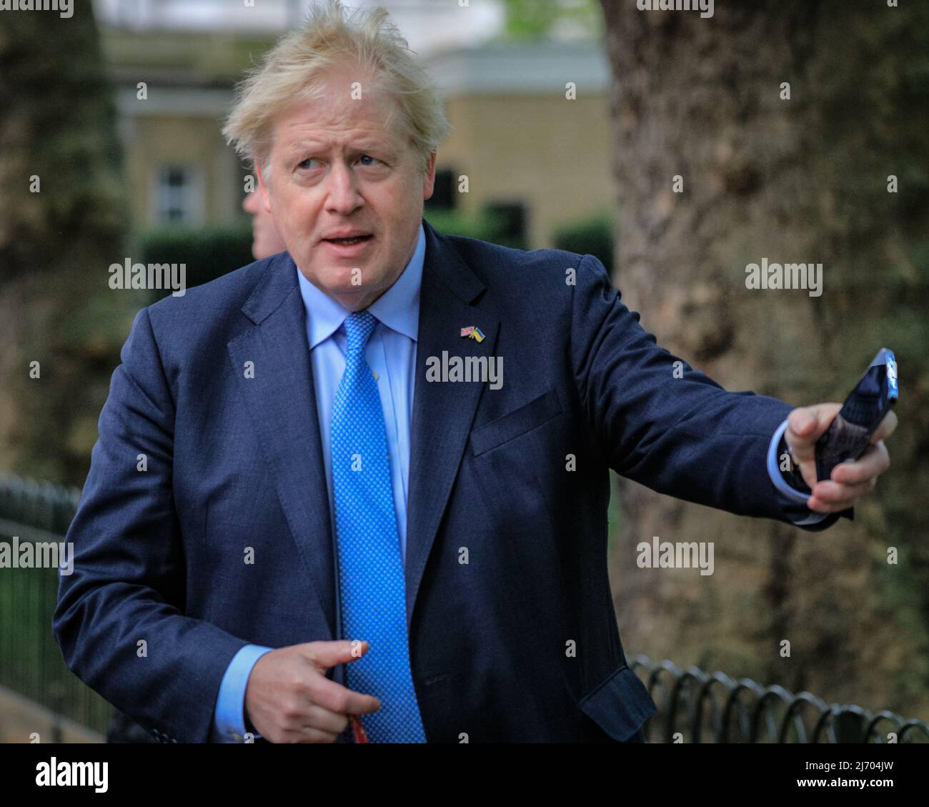 Londra, Regno Unito, 5th maggio 2022. Boris Johnson, British prime Minster, lancia il suo voto nelle elezioni locali al Methodist Central Hall di Westminster questa mattina, camminando con il suo cane, Dilyn. Credit: Imagplotter/Alamy Live News Foto Stock