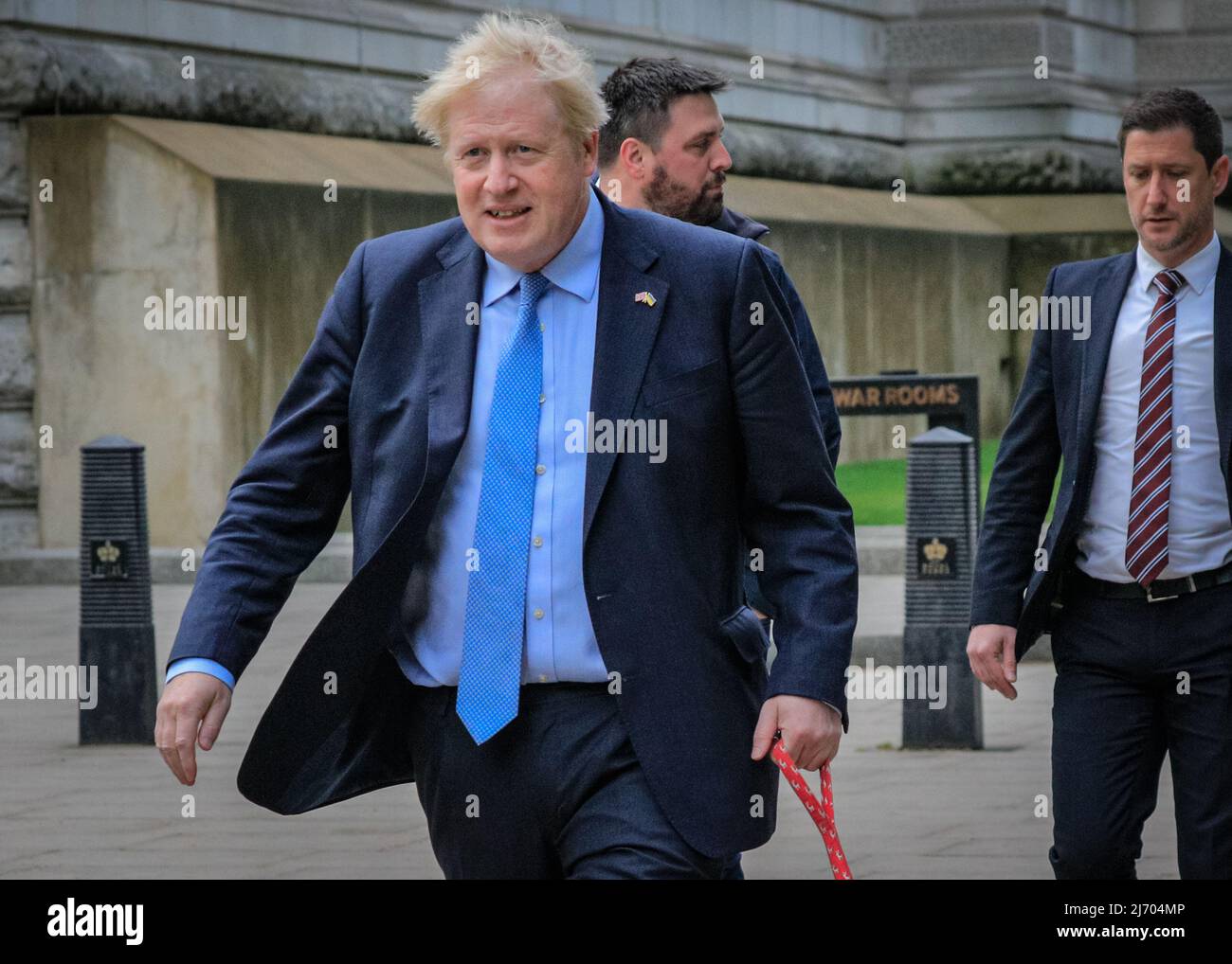 Londra, Regno Unito, 5th maggio 2022. Boris Johnson, British prime Minster, lancia il suo voto nelle elezioni locali al Methodist Central Hall di Westminster questa mattina, camminando con il suo cane, Dilyn. Credit: Imagplotter/Alamy Live News Foto Stock