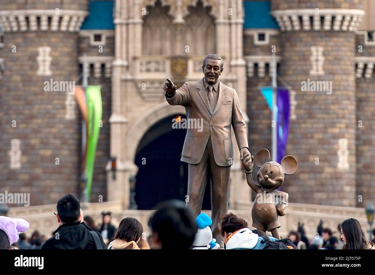 TOKYO - JAN 01: Squlpture di Walt Disney con Topolino al Tokyo Disnay Land Park, Gennaio 01. 2017 in Giappone Foto Stock