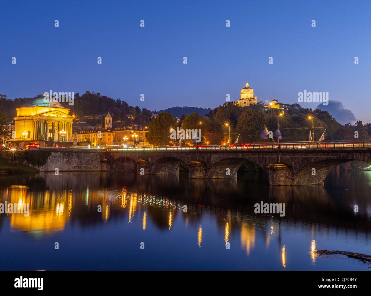 Monte dei Cappuccini e Gran Madre con ponte Vittorio Emanuele a Torino Foto Stock