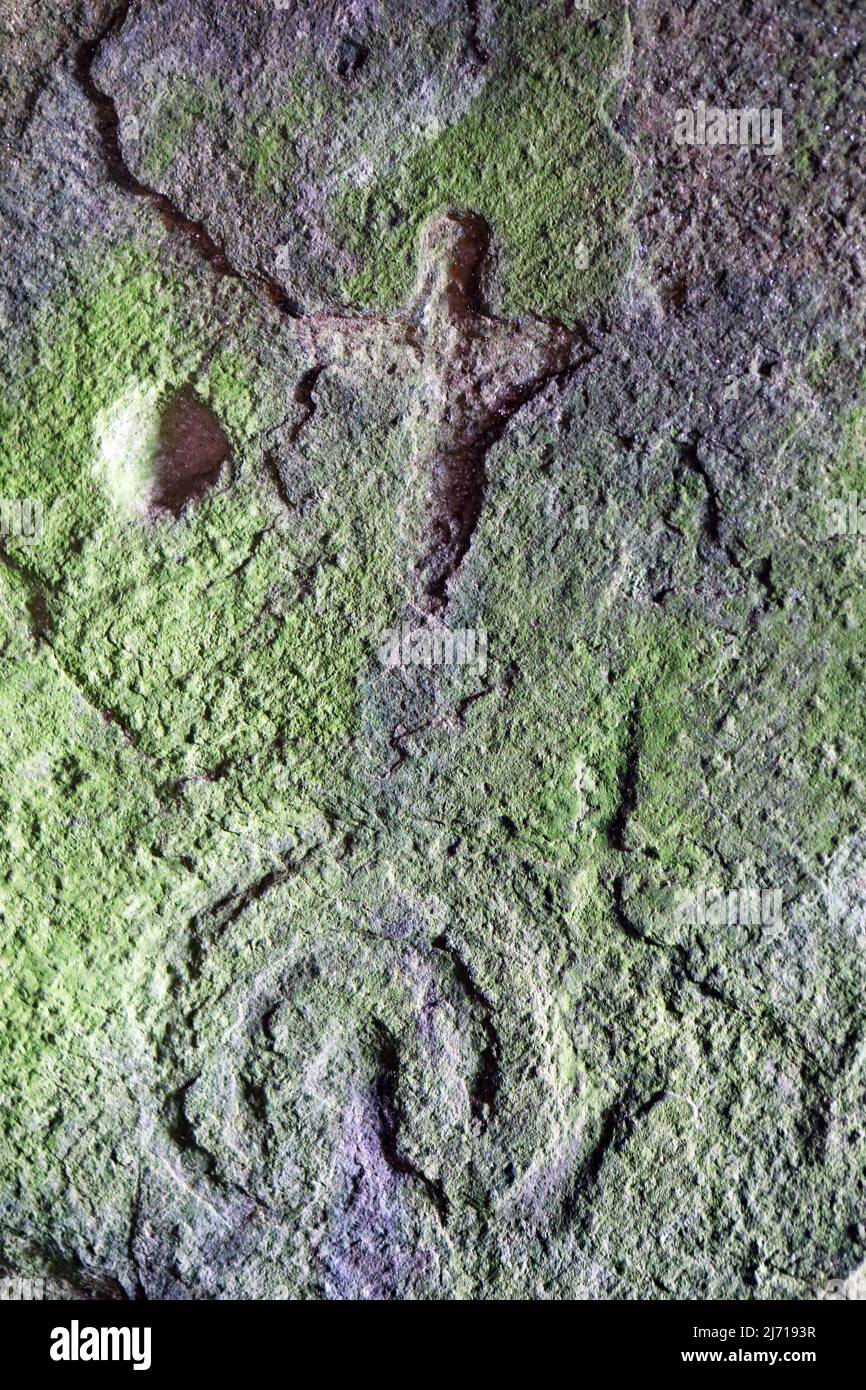 Sculture preistoriche e paleocristiane e marcature della coppa di bronzo nella Scoor Cave sull'isola di Mull Foto Stock