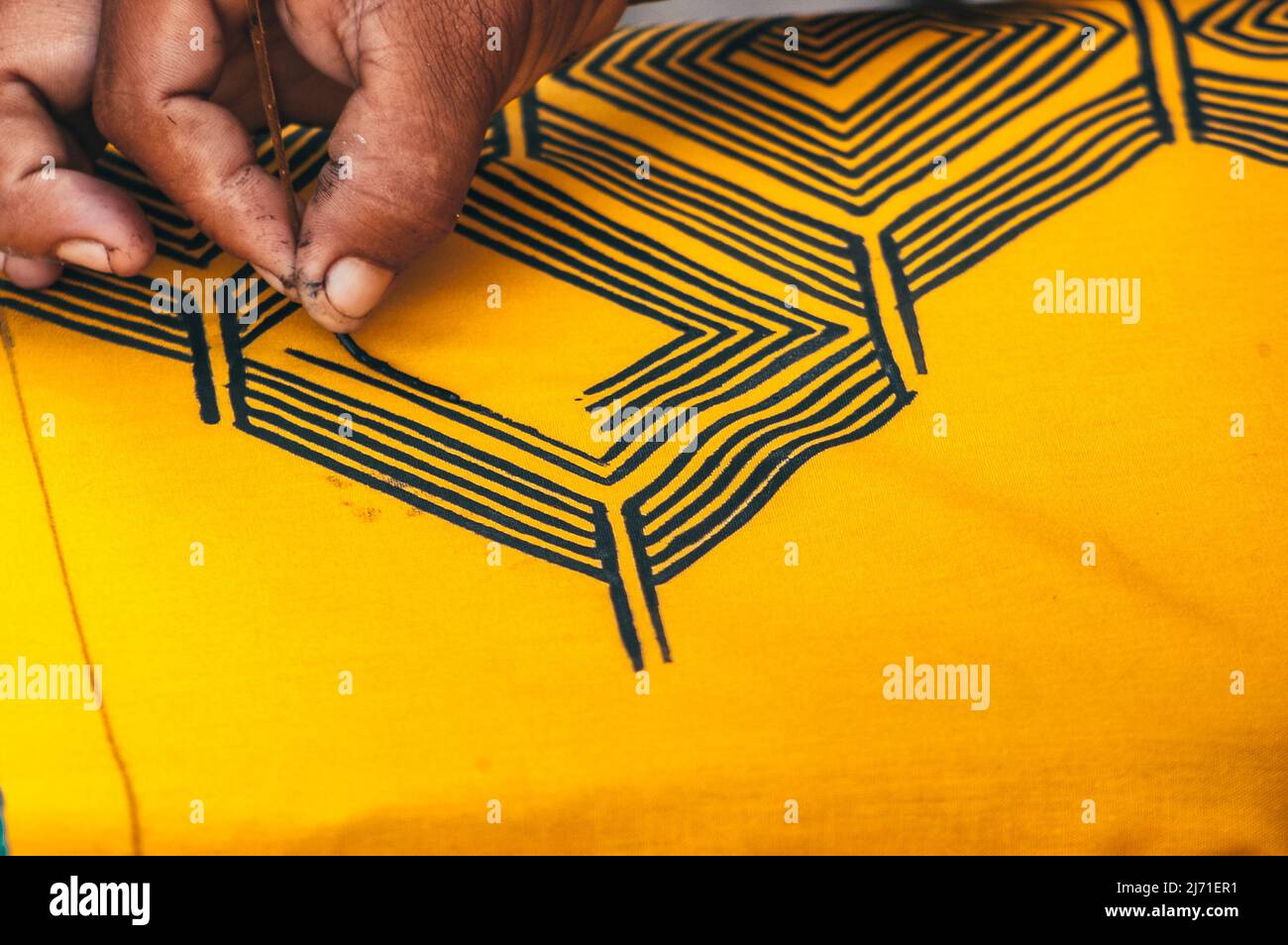 Pittura a mano arte tribale geometrica della tribù indigena Asurini. Xingu Rive, Baixo Amazonas, Amazzonia, Brasile. 2007. Foto Stock