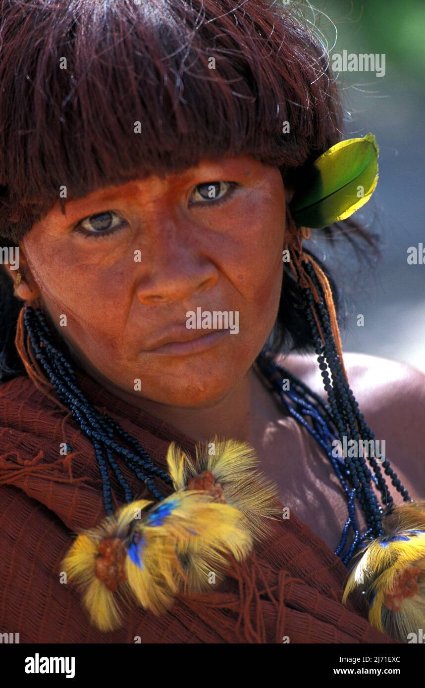 Donna indiana della tribù Wayapi o Wajapi. Índia Amazônica Brasileira. Fiumi Oiapoque, Jari e Araguari, Amapá 2007. Foto Stock
