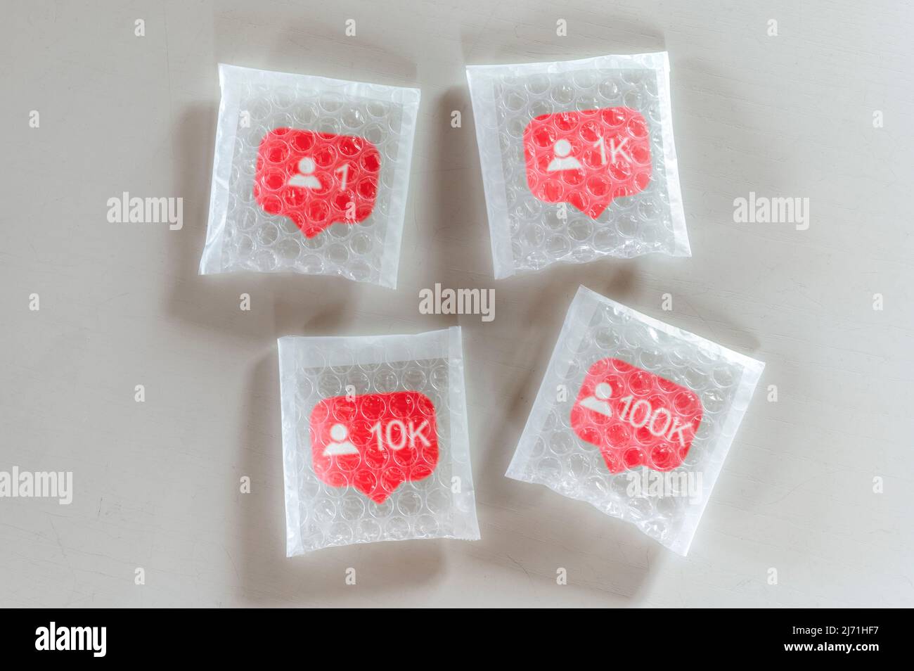 Confezionare l'icona dei social follower con la pellicola per bolle Foto Stock