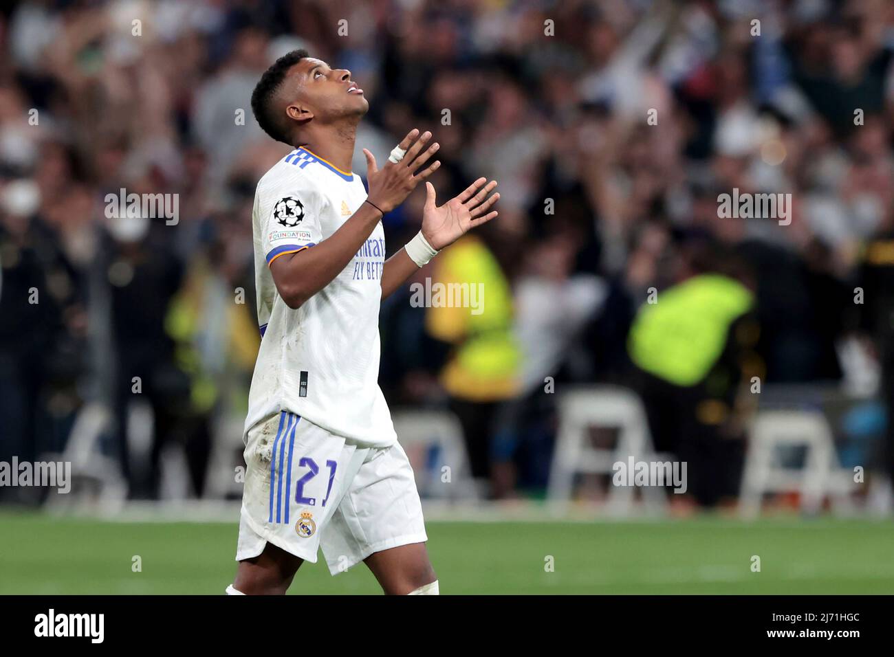 Madrid, Spagna; 04.05.2022.- Real Madrid vs Manchester City Champions League incontro semifinale tenuto allo stadio Santiago Bernabeu di Madrid Real Madrid giocatore Rodrygo alla fine del gioco si aggiudica la città ??player Punteggio finale 3-1 Real Madrid goals Rodrygo 90 , 91 + 1  e Karim Benzema 95 P. Manchester City Goals Riyadh Marhez Global Score 6-5 Foto: Juan Carlos Rojas Foto Stock