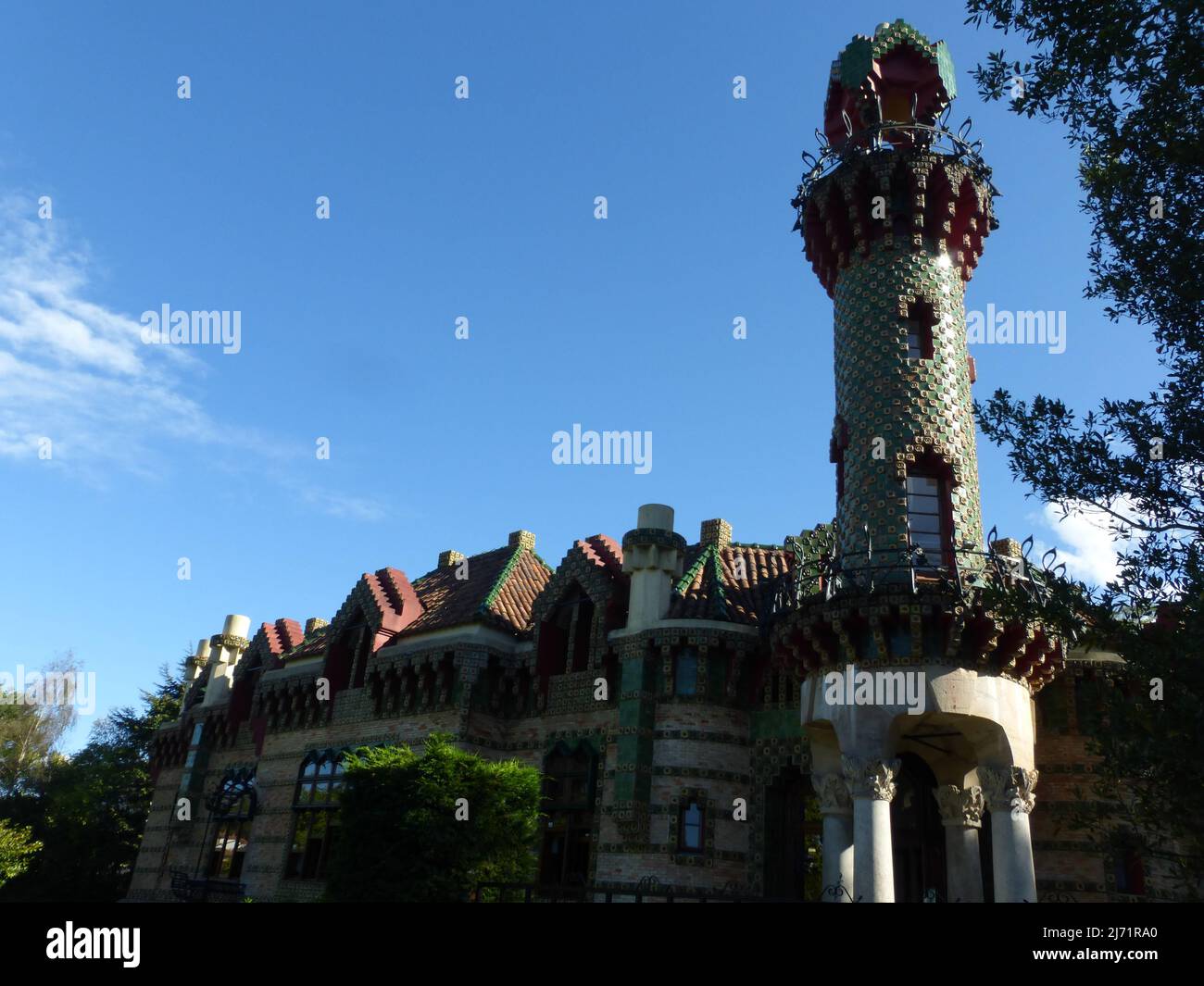 Comillas, comune cantabrico famoso per il suo palazzo e il capriccio di Gaudí. Spagna. Foto Stock