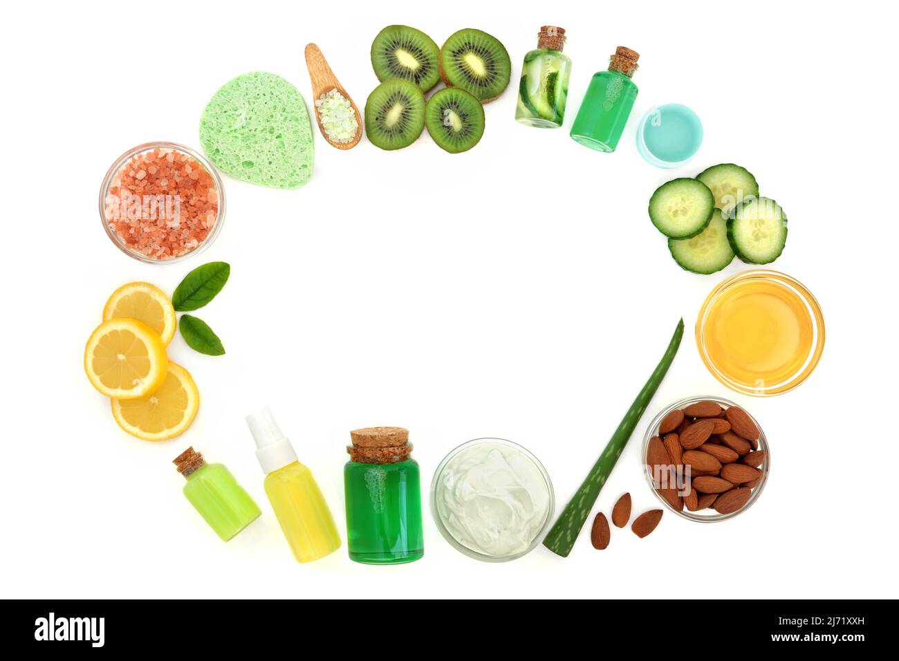 Prodotti per trattamenti di bellezza a base di piante e anti invecchiamento. Bordo ovale astratto su sfondo bianco. Cure naturali per la cura del corpo e della pelle. Foto Stock