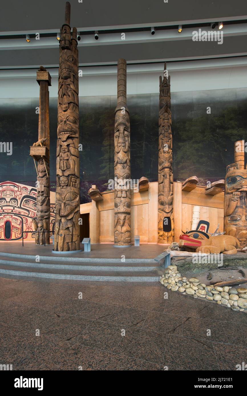 Totempfaehle im Museum of Canadian History, Gatineau, Kanada Foto Stock