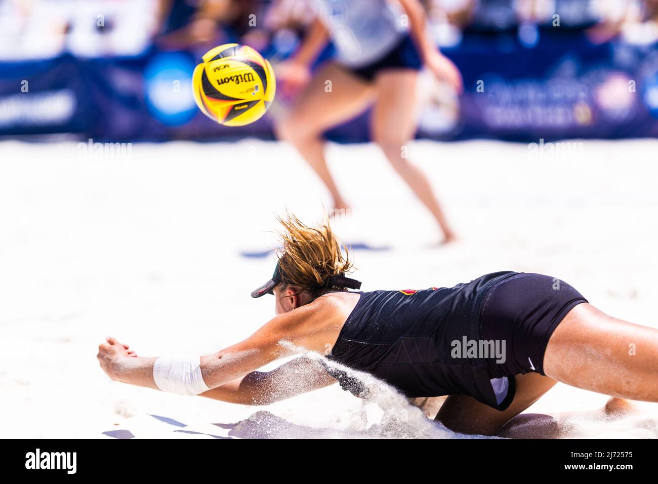 Dig in volleyball immagini e fotografie stock ad alta risoluzione Alamy