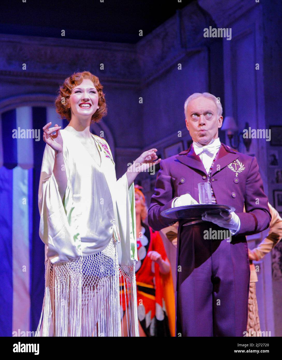 Summer Strallen (Janet Van De Graaff), Nickolas Grace (Underling) nel DROWSY CHAPERONE al Novello Theatre, Londra WC2 06/06/2007 musica: Lisa Lambert & Greg Morrison libro: Bob Martin & Don McKellar Set design: Casey Nicholaw costumi: Gregg Barnes illuminazione: Ken Billington & Brian Monahan regista e coreografo: Casey NicholawTHE MUSICA DROWSY CHAPERONE: Lisa Lambert & Greg Morrison ,libro: Bob Martin & Don McKellar regista/coreografo: Casey Nicholaw ,Summer Strallen (Janet Van De Graaff), Nickolas Grace (underling), Novello Theatre, Londra WC2 06/06/2007, Foto Stock