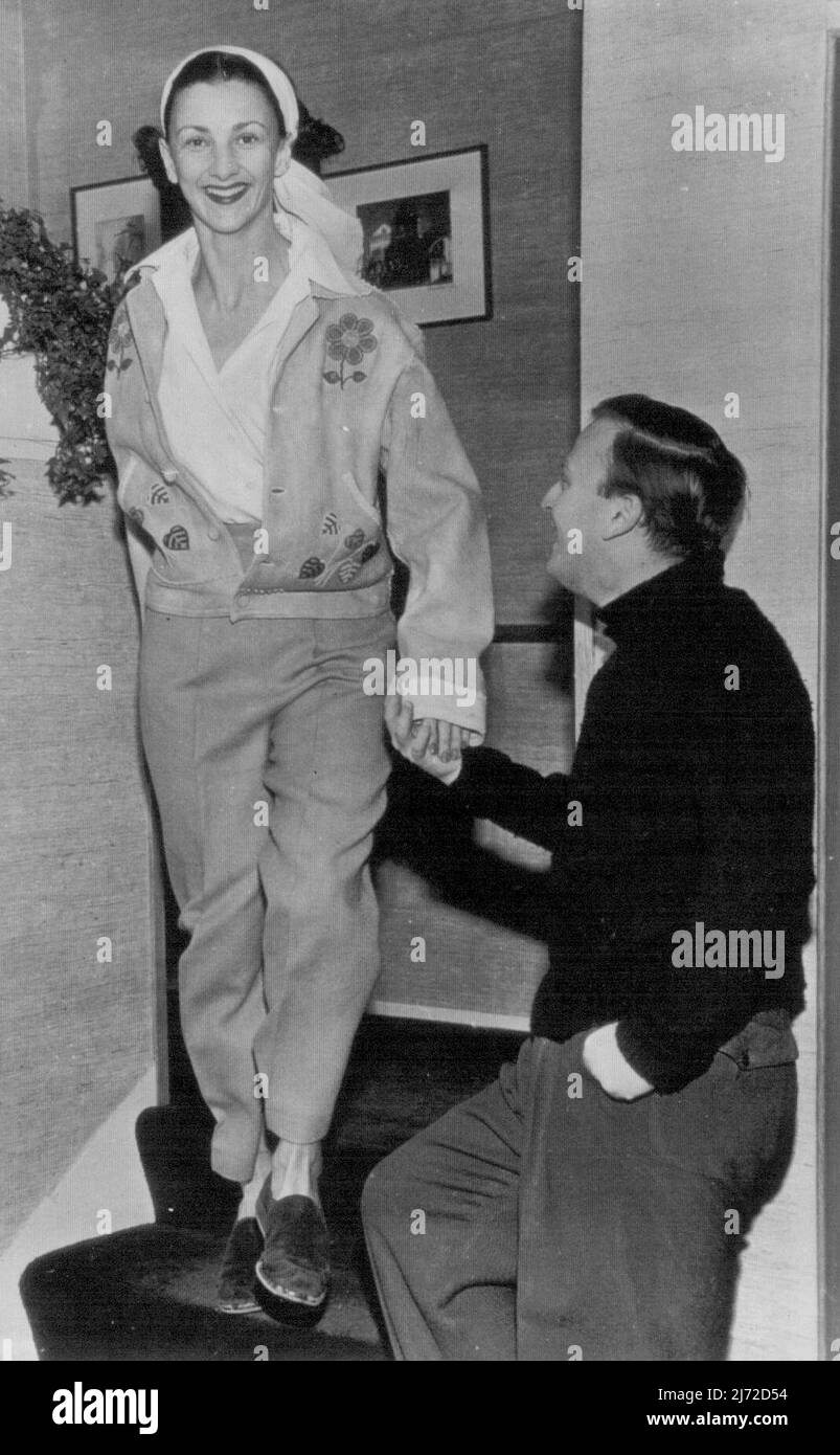 Sposi in luna di miele -- Yehudi Menuhin, famoso violinista, e la sua sposa, l'ex Diana Gould di Londra (sopra), sono stati sposi in luna di miele oggi nella loro casa in cima alla collina vicino qui, dove sperano di trascorrere almeno quattro mesi ogni anno. La sposa di otto settimane ha detto che è più impressionato dalla cordialità americana ma unimpressioned-dai nuovi stili americani. Dicembre 04, 1947. (Foto di AP Wirephoto). Foto Stock