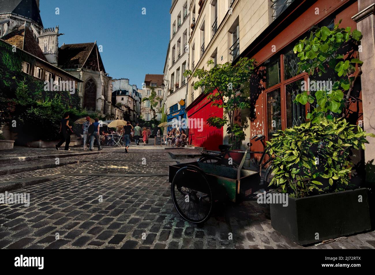 Rue des Barres con église Saint-Gervais, guardando verso rue Francois Miron. Foto Stock